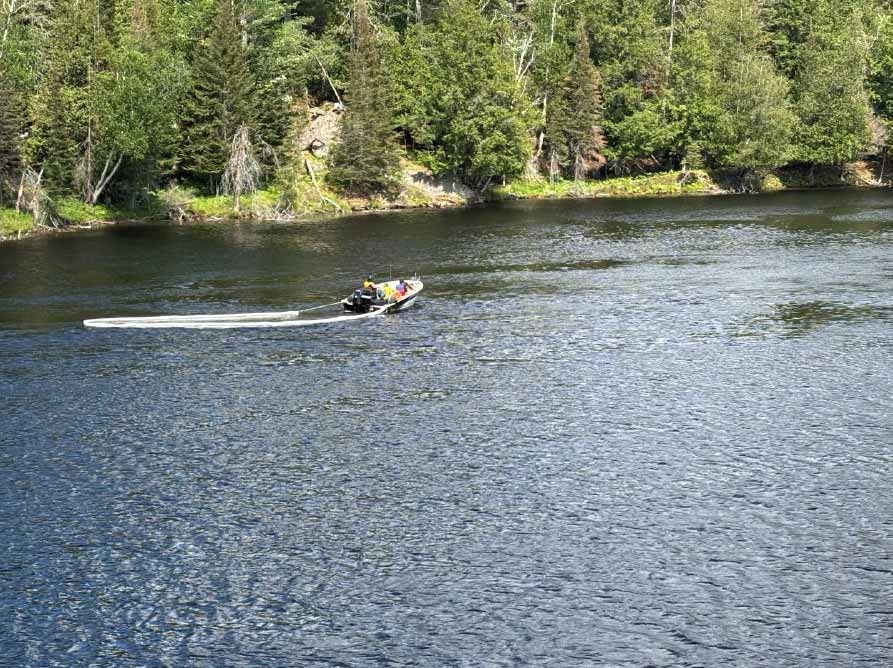 Photo qui représente un bateau sur l'eau